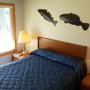 Queen Room Kitchenette Non Pet Friendly